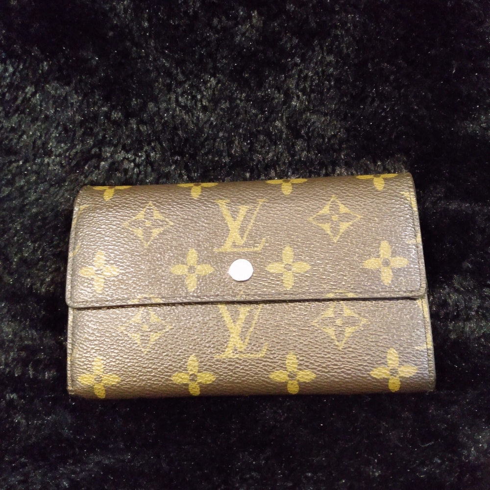 Louis Vuitton Classic Monogram wallet. Authentic vintage. Poor condition.